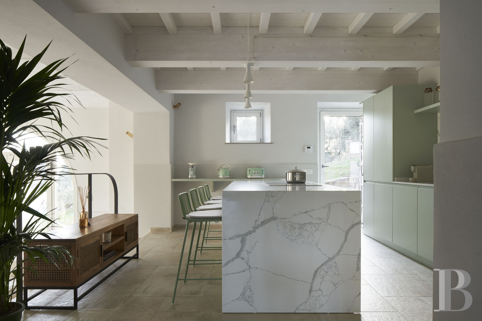 En Toscane, au nord de Vinci et non loin de Florence, une ancienne ferme du 19e siècle au milieu des oliviers - photo  n°11